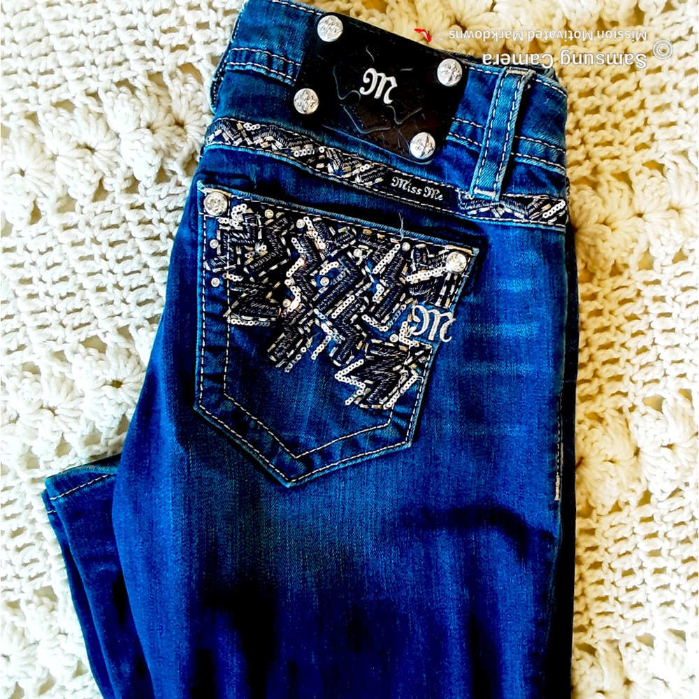 Woman’s MISS ME Signature Boot Jeans Size 27